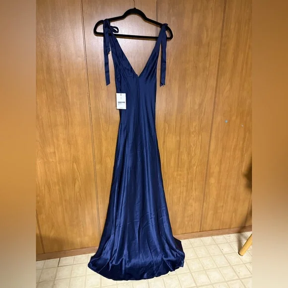 Reformation Pernille Silk Dress
$398
Navy - Picture 5 of 5